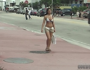 030903_walking_around_spring_break_south_beach_florida_voyeur_style_talking_to_girls_getting_to_flash