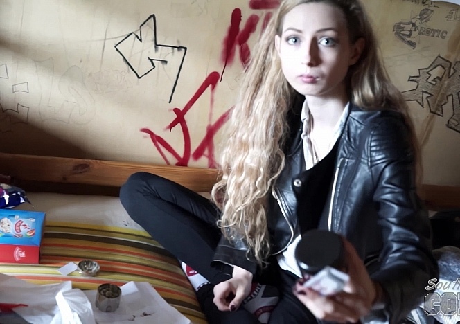 091216_on_vacation_with_some_hot_models_at_a_music_festival_and_the_hot_blonde_samanta_masturbates_with_a_dildo