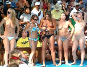 110115_amateur_wet_tshirt_contest_at_the_july_2007_show